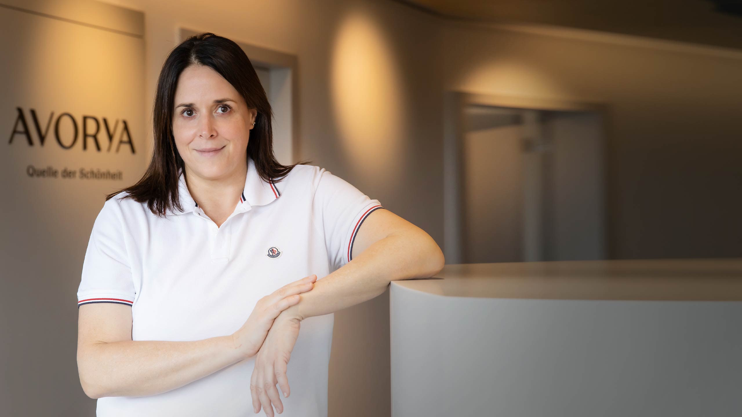 Faltenstraffung und Unterspritzungen ohne Operation, Dr.med.univ. Bettina Kerbler (A) Anti-Aging, Faltenbehandlungen mit Hyaluron & Botulinumtoxin & Laser in Zürich