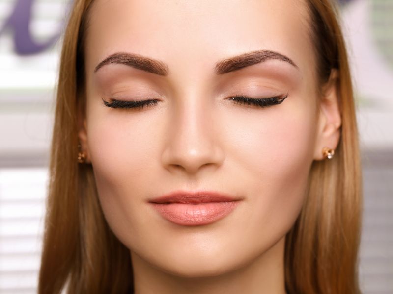 Natürlich wirkendes Hautbild nach abgeschlossener Heilung einer Permanent Make-up Entfernung
